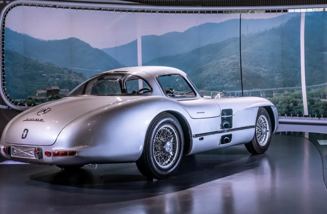 1955 model Mercedes-Benz 300 SLR Uhlenhaut Coupé