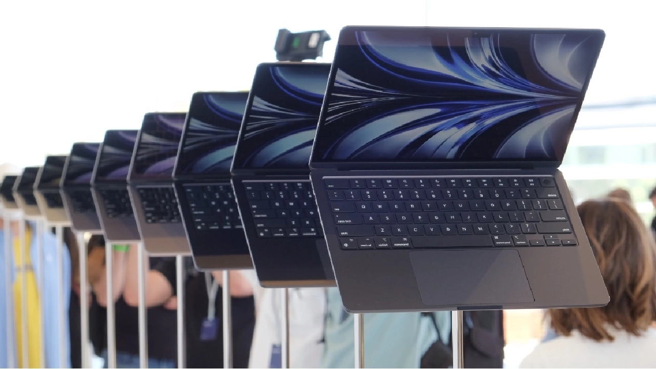 M2 MacBook Air, Türkiye'de satışa çıktı! İşte fiyatı