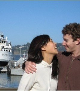 Facebook CEO'su Mark Zuckerberg'in "özel" pozları!