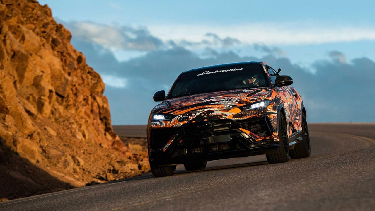 Lamborghini Urus, Bentley'in rekorunu yerle bir etti