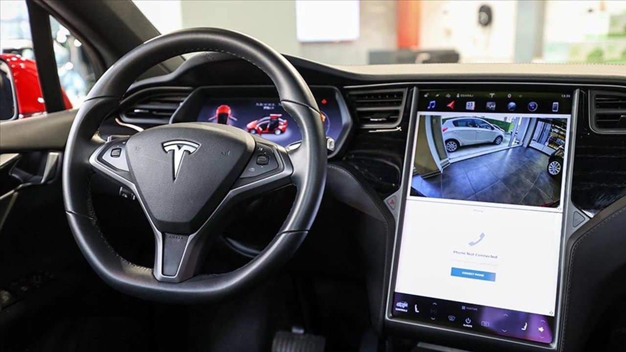 Tesla ve Elon Musk, Tam Otonom Sürüş ve Otopilot özellikleri nedeniyle yine dolandırıcılıkla suçlandı