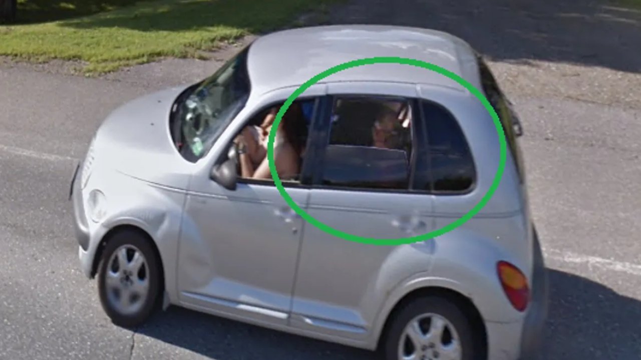 Google Street View kameralarına araba içinde seyahat eden bir "uzaylı" yakalandı
