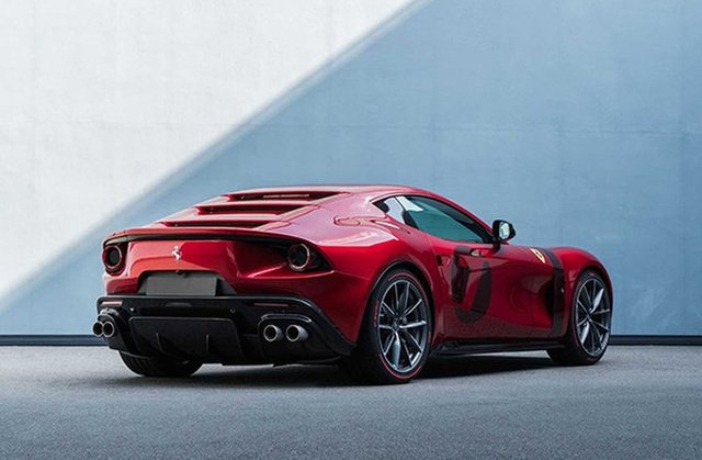 Ferrari bir müşterisi için ürettiği aracı tanıttı