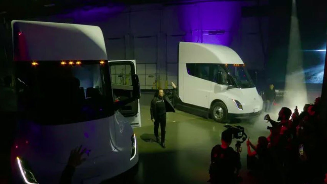 Tesla Semi, ertelemelerle dolu 5 yılın ardından ilk müşterisine ulaştı