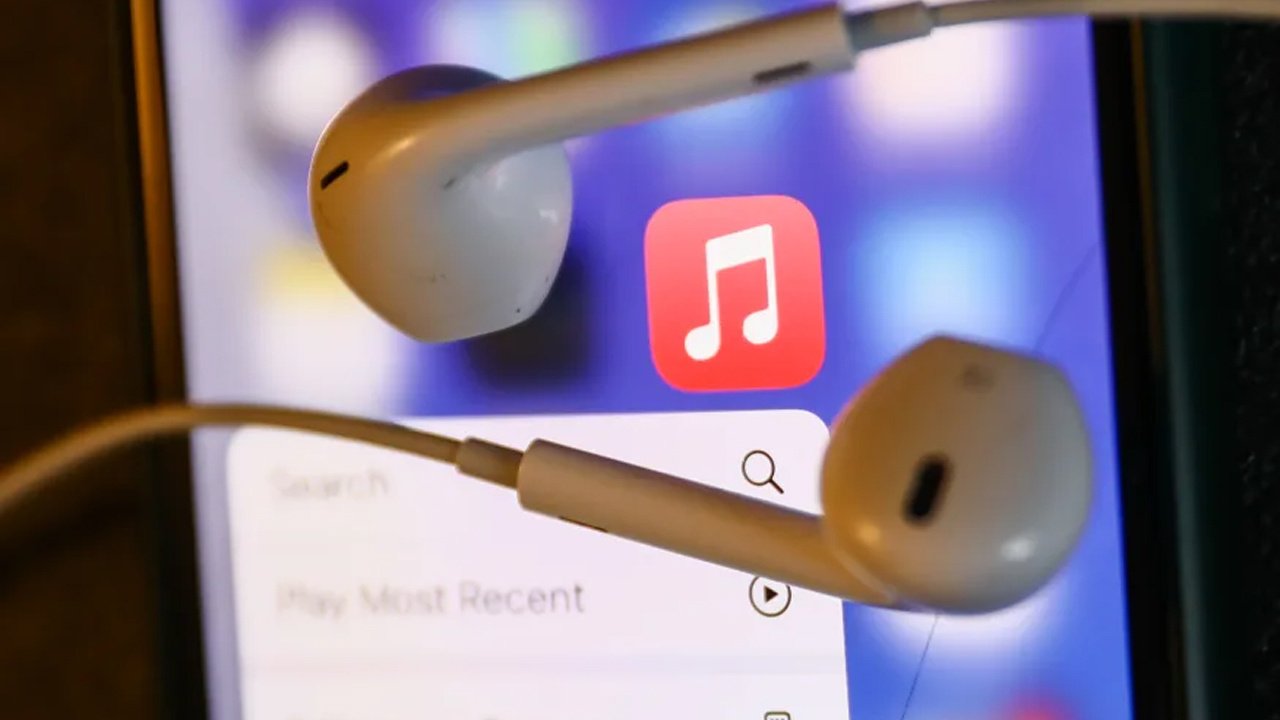 Apple Müzik'te işleri karıştıran bir garip sorun: Çalma listeleri birbirine girdi