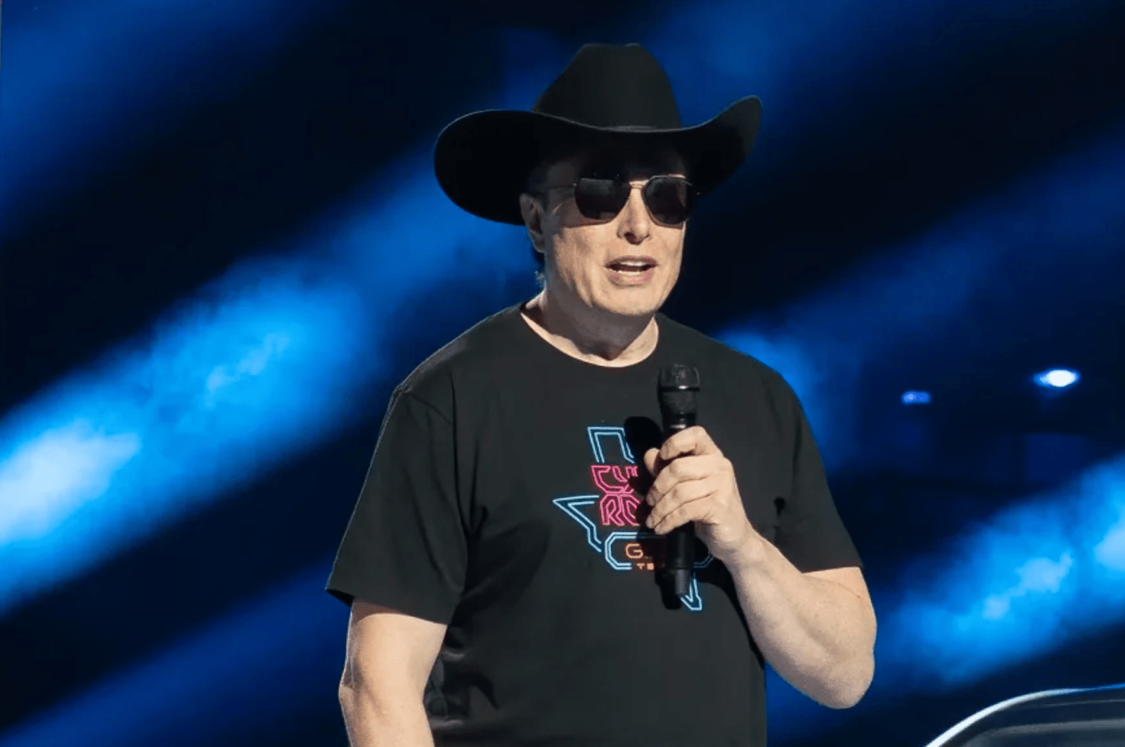 Elon Musk kasaba kuruyor!