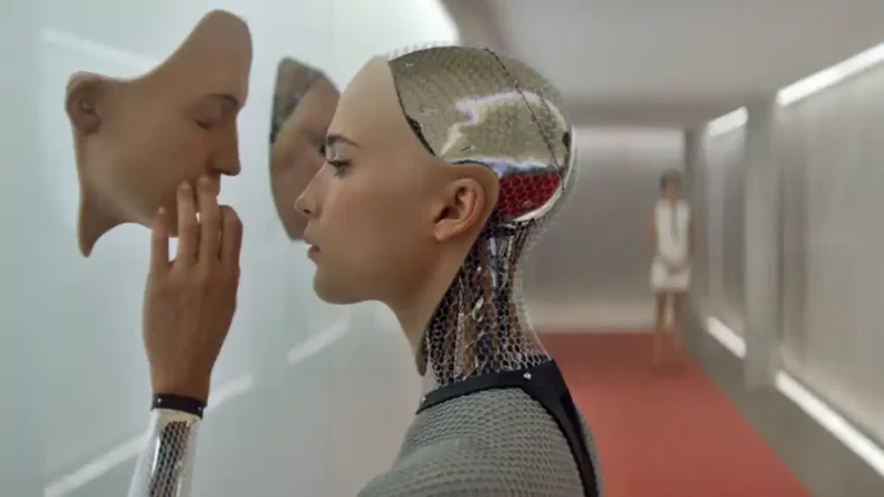 Ex Machina (2014) filmi, bilinen en iyi yapay zeka filmleri arasında yer alır.