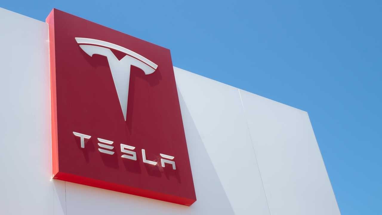 Araştırmacılar, Tesla’nın tam otonom sürüşünün sisteminin kilidini ücretsiz olarak açabilecek bir açık keşfetti