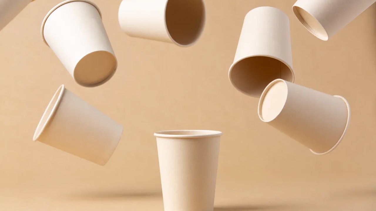 Kağıt pipet ve bardakların plastikten daha iyi olduğunu düşünüyorsanız, yanılıyorsunuz