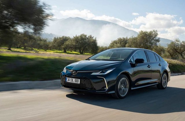 Toyota yenilenen Corolla'nın satış fiyatını duyurdu